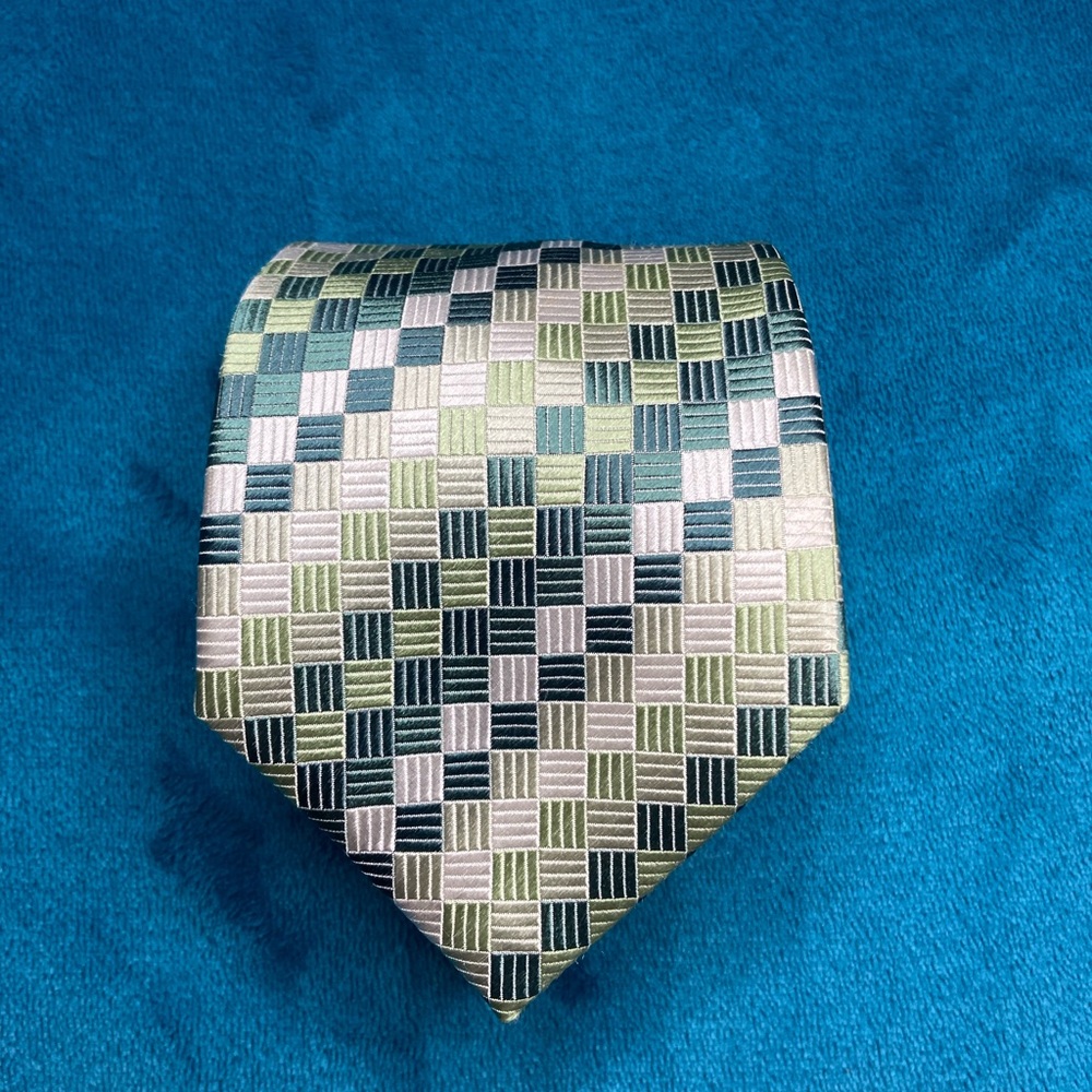 Geoffrey Beene tie.